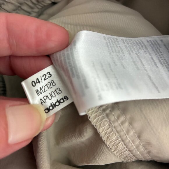 NWOT Adidas Men’s Premium Woven Ripstop Cargo Pants Beige Sz M Streetwear - Picture 8 of 8